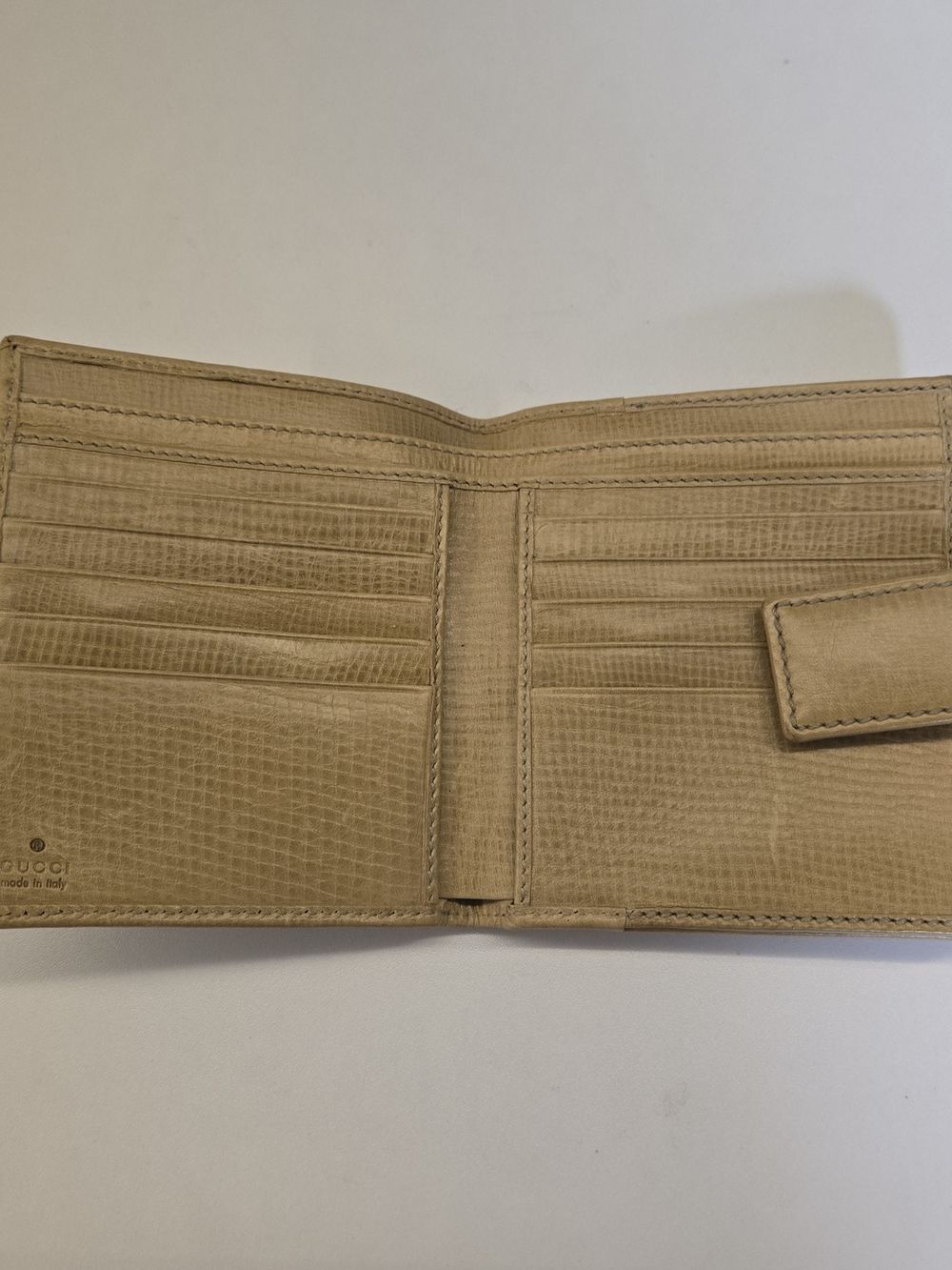 Vintage Gucci Tom Ford Hook Bi-Fold Wallet Tan - Good Hardware / As-Is - Picture 10 of 11